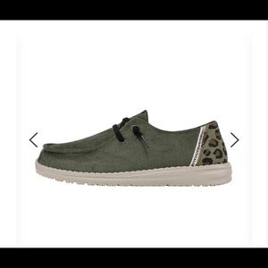 EUC Hey Dude Wendy Corduroy~Olive Green